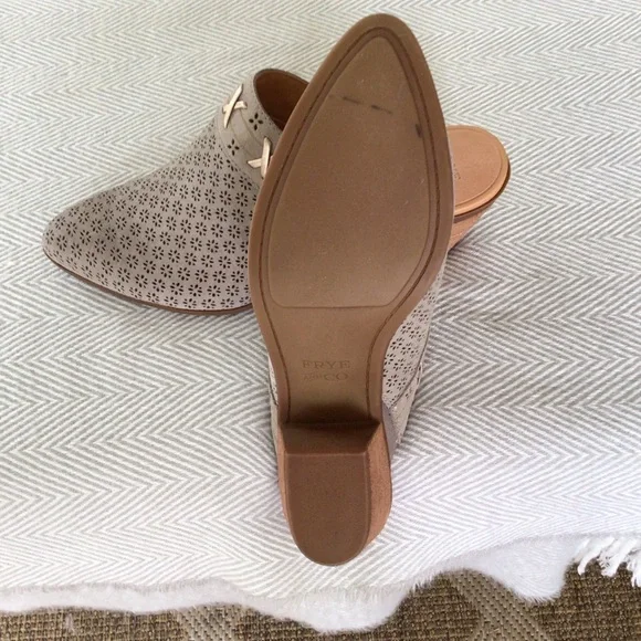 FRYE AND CO LEATHER CLOG/MULES SZ 9 like new western - Picture 2 of 5